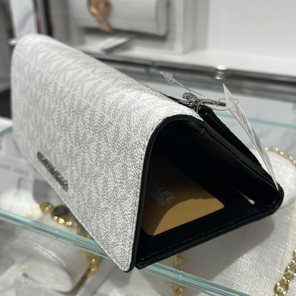 Michael Kors Jet Set Large Logo Trifold Wallet
Optic White Multi
NWT - Picture 13 of 16